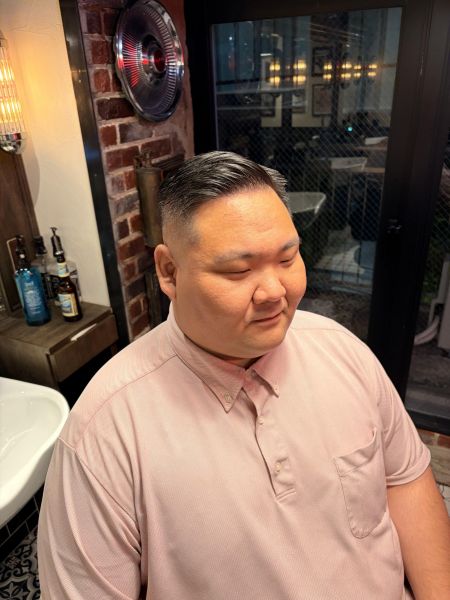 スキンフェードサイドパートスタイル